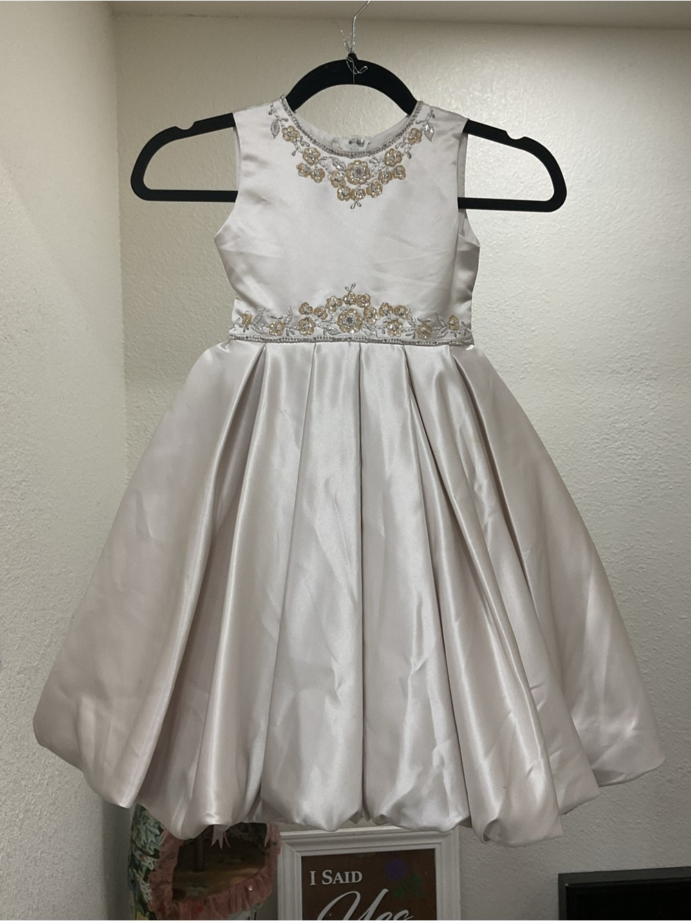 NEW Girls' Ivory Satin Floral Appliqué Party OR flower Girl Dress Size 6